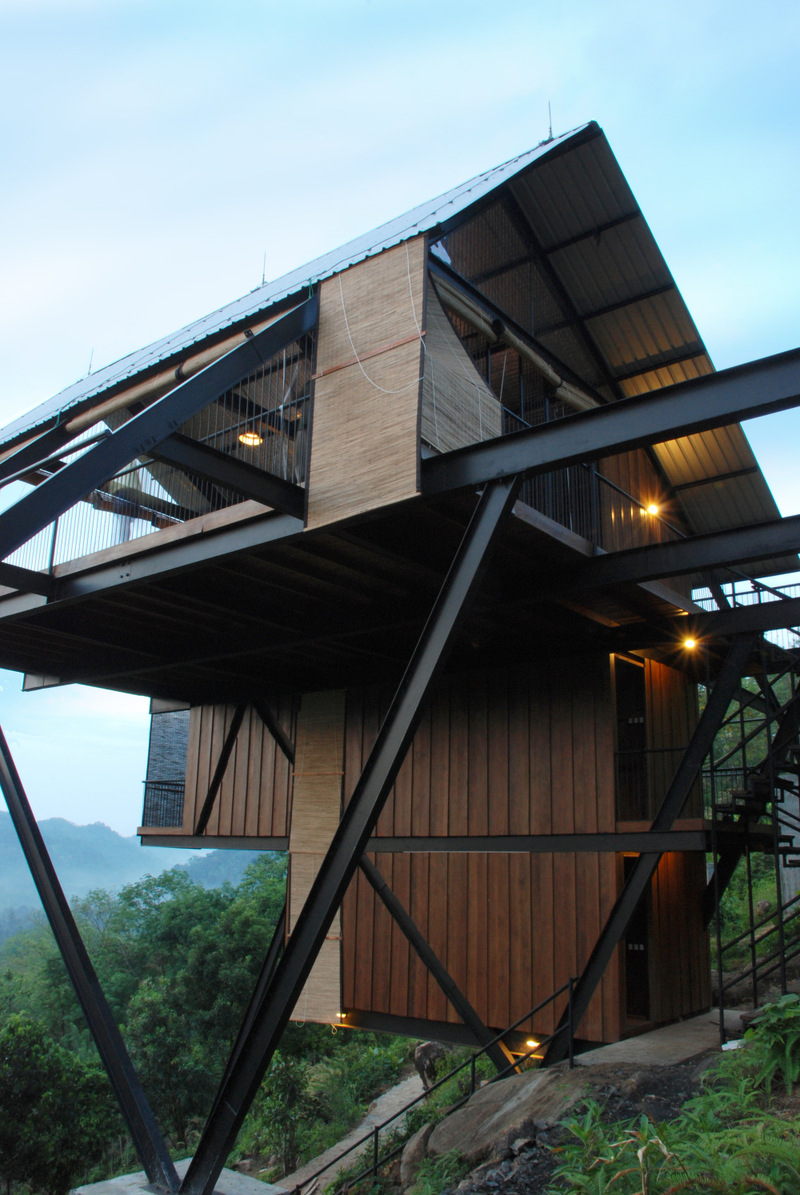 Illustration for article titled This Beautiful Floating Bungalow Is the Perfect Jungle Hideout